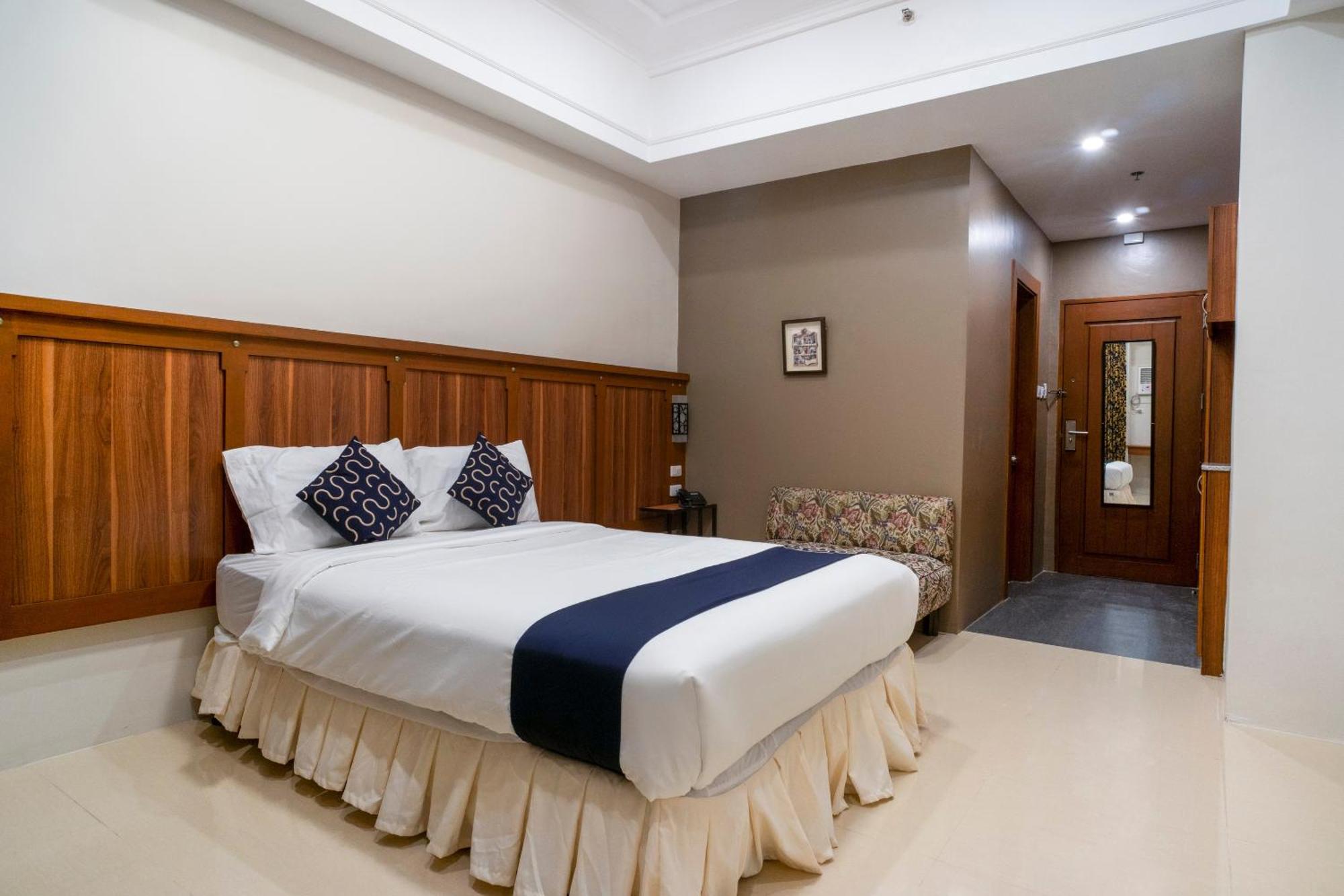 Capital O 460 World Palace Hotel Davao City Esterno foto