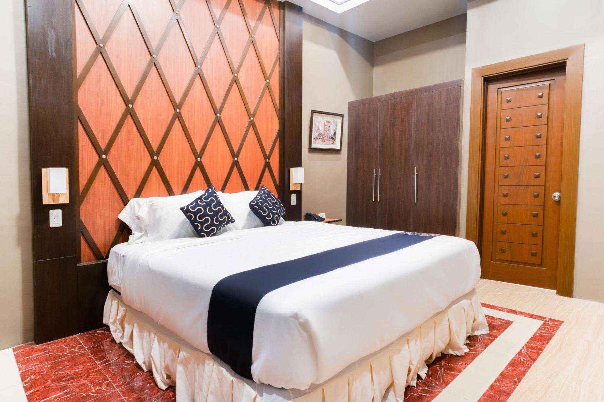 Capital O 460 World Palace Hotel Davao City Esterno foto