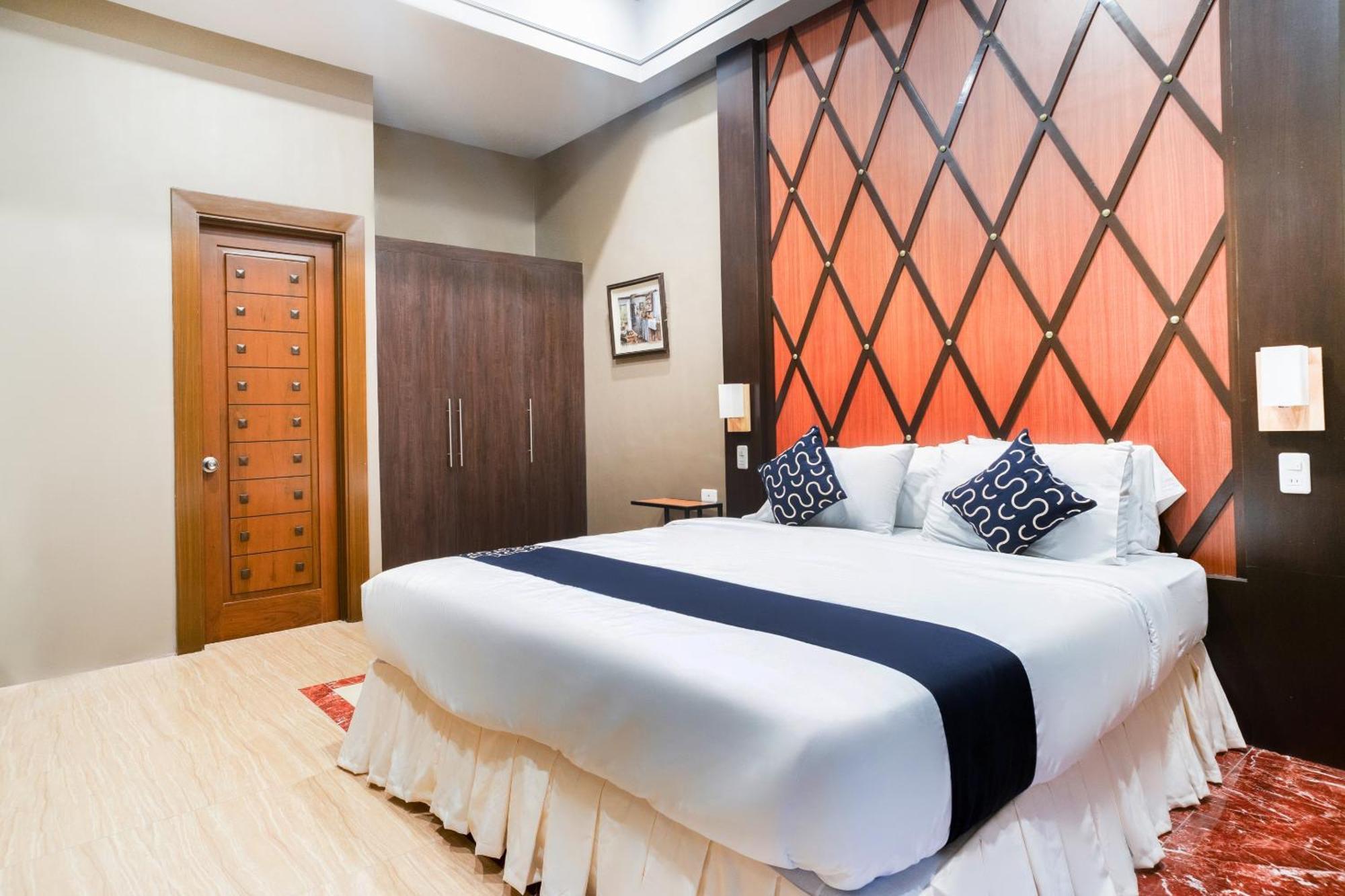Capital O 460 World Palace Hotel Davao City Esterno foto