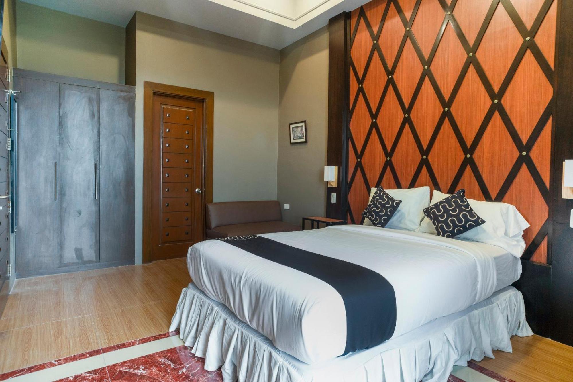 Capital O 460 World Palace Hotel Davao City Esterno foto