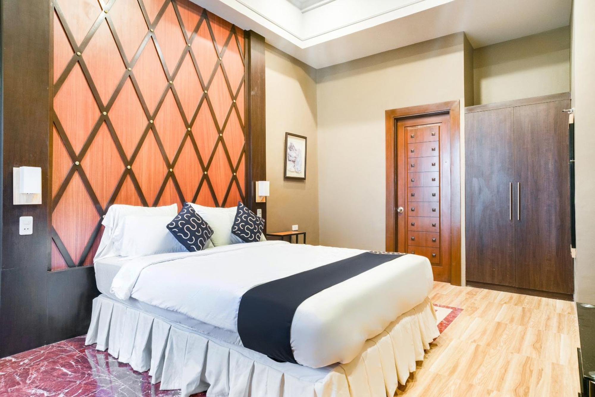 Capital O 460 World Palace Hotel Davao City Esterno foto